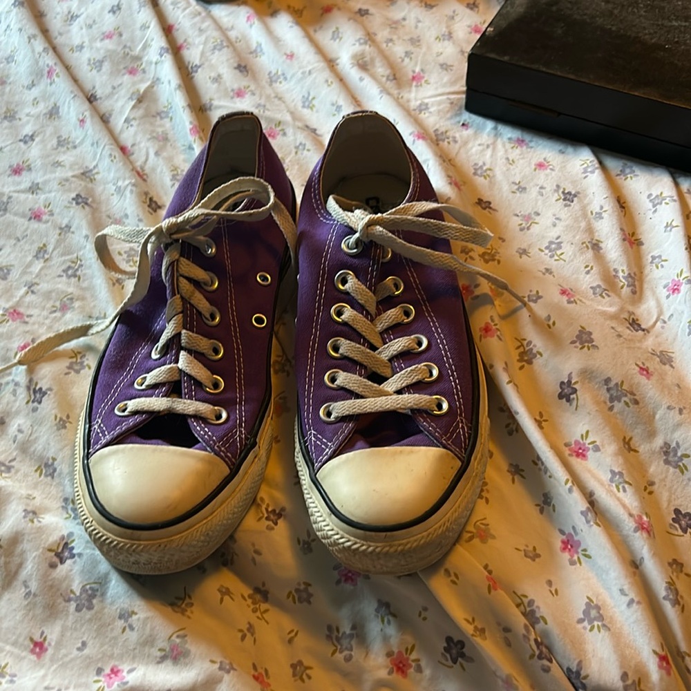 Purple Converse All-Stars sneaker, size 7.